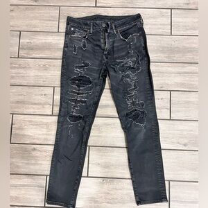 Black distressed men’s American Eagle 31x30 jeans